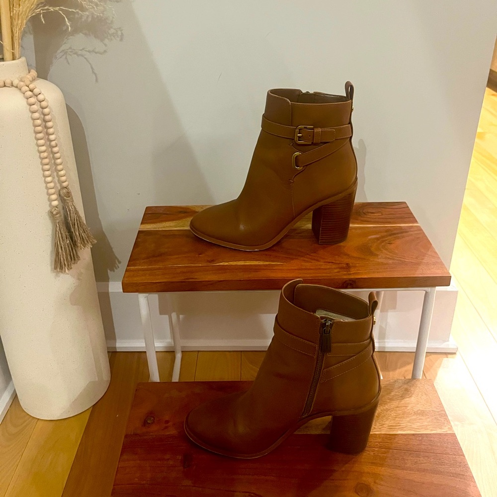 MICHAEL MICHAEL KORS
Booties Color Luggage Size 6,5M